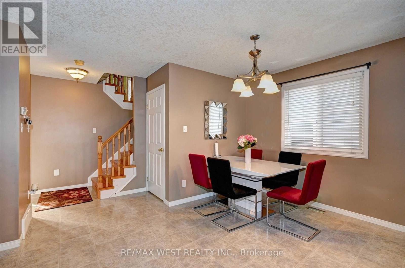 10 Verona Street, Kitchener, ON - Indoor Photo Showing Dining Room