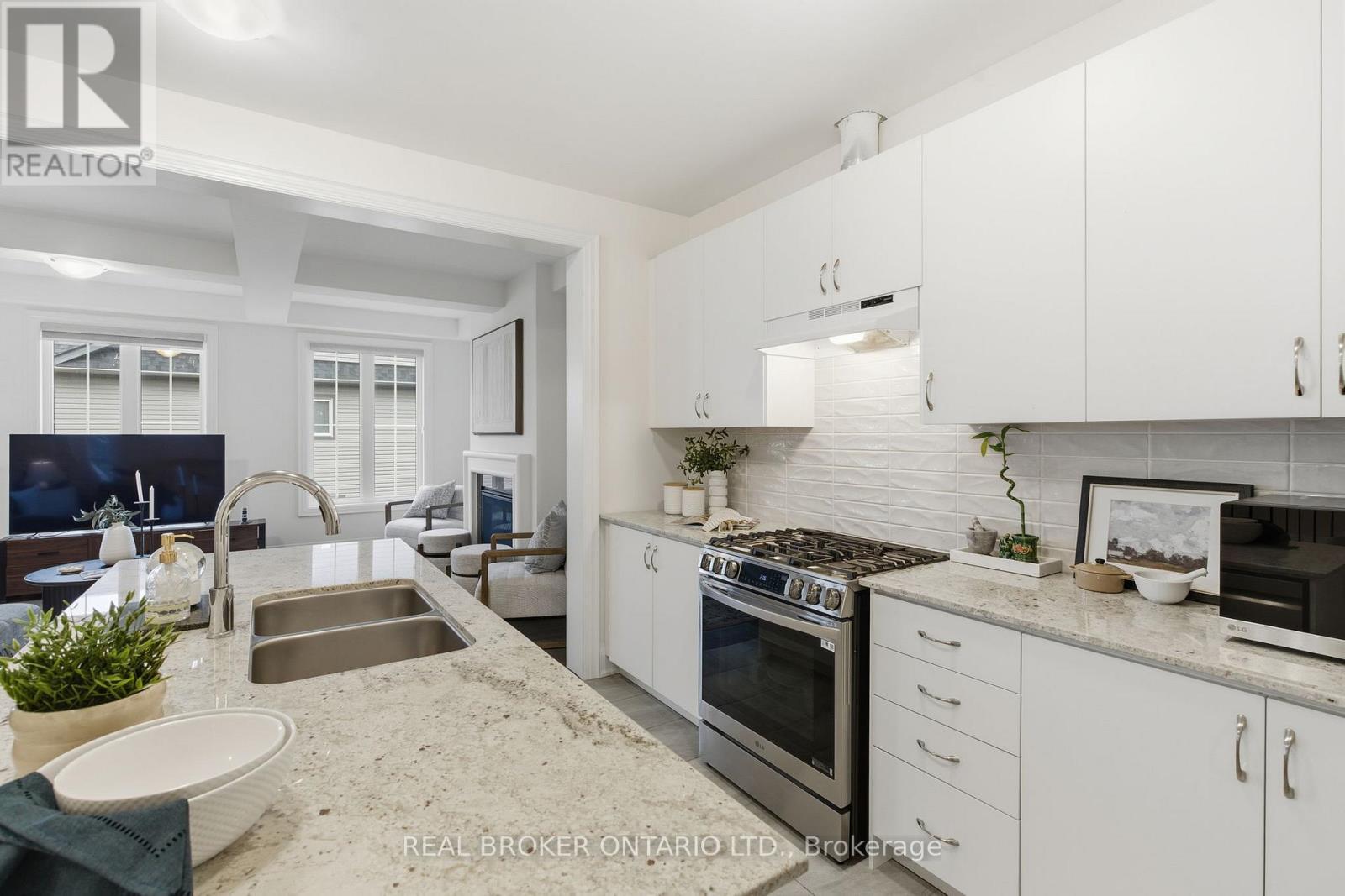 26 Autumn Frost Road, Otonabee-South Monaghan, ON - Indoor Photo Showing Kitchen With Double Sink With Upgraded Kitchen