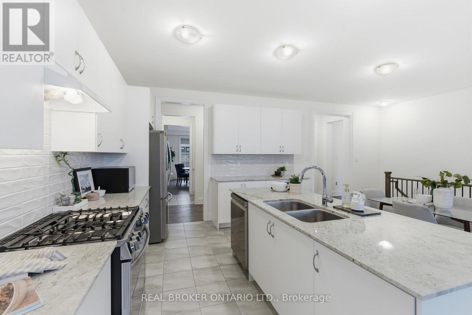26 Autumn Frost Road, Otonabee-South Monaghan, ON - Indoor Photo Showing Kitchen With Double Sink With Upgraded Kitchen
