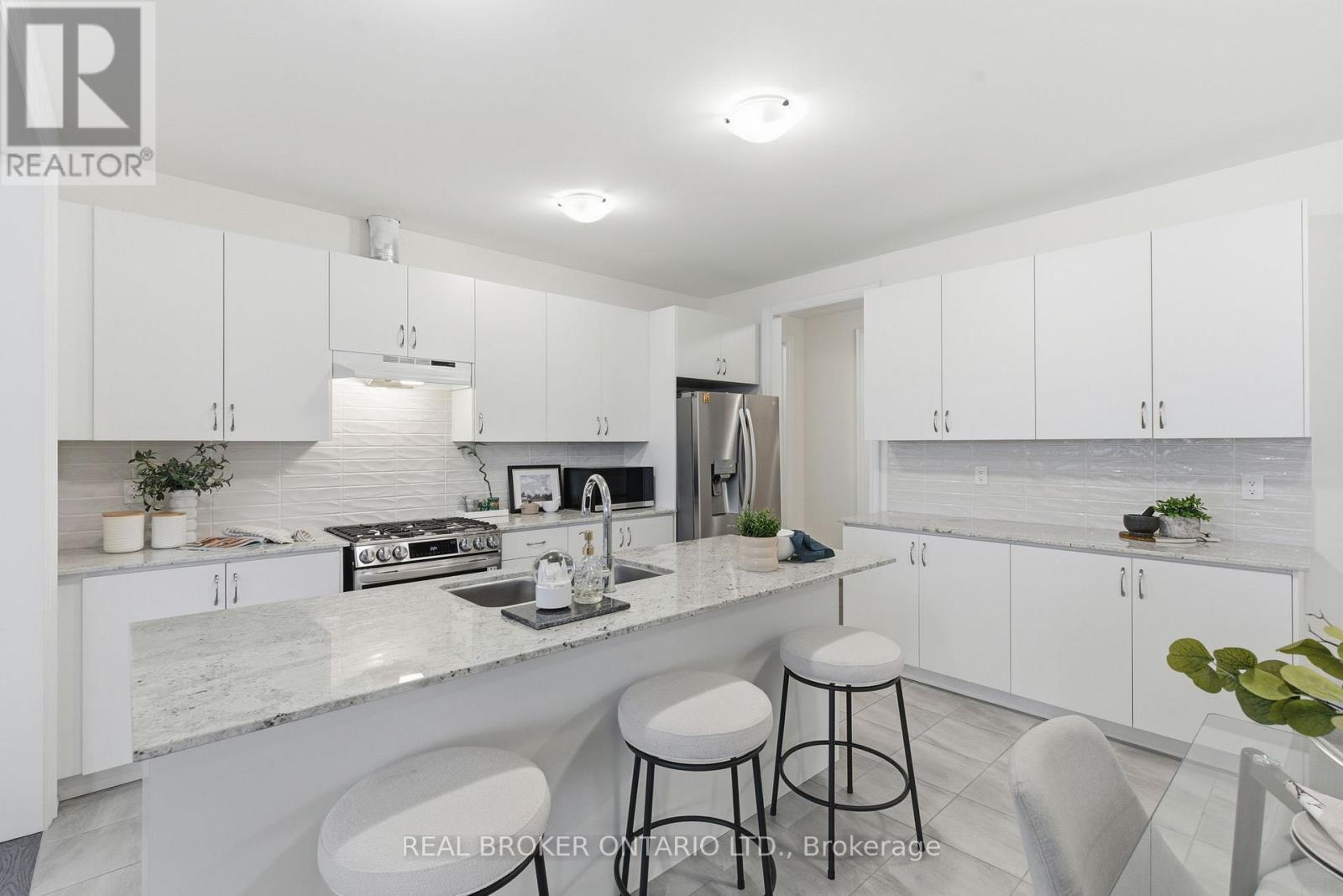 26 Autumn Frost Road, Otonabee-South Monaghan, ON - Indoor Photo Showing Kitchen With Upgraded Kitchen