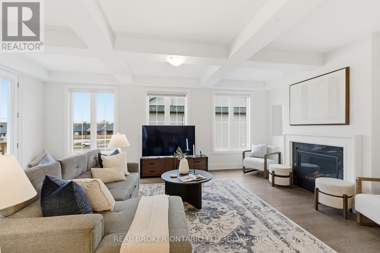 26 Autumn Frost Road, Otonabee-South Monaghan, ON - Indoor Photo Showing Living Room With Fireplace