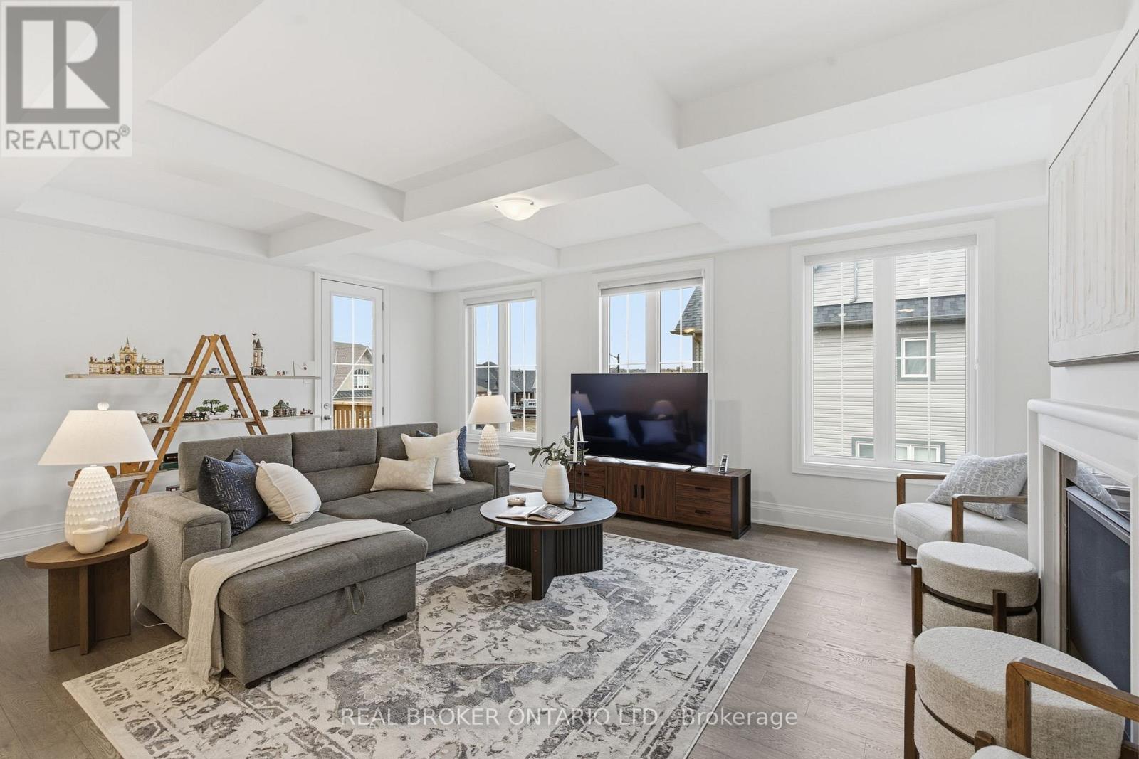 26 Autumn Frost Road, Otonabee-South Monaghan, ON - Indoor Photo Showing Living Room