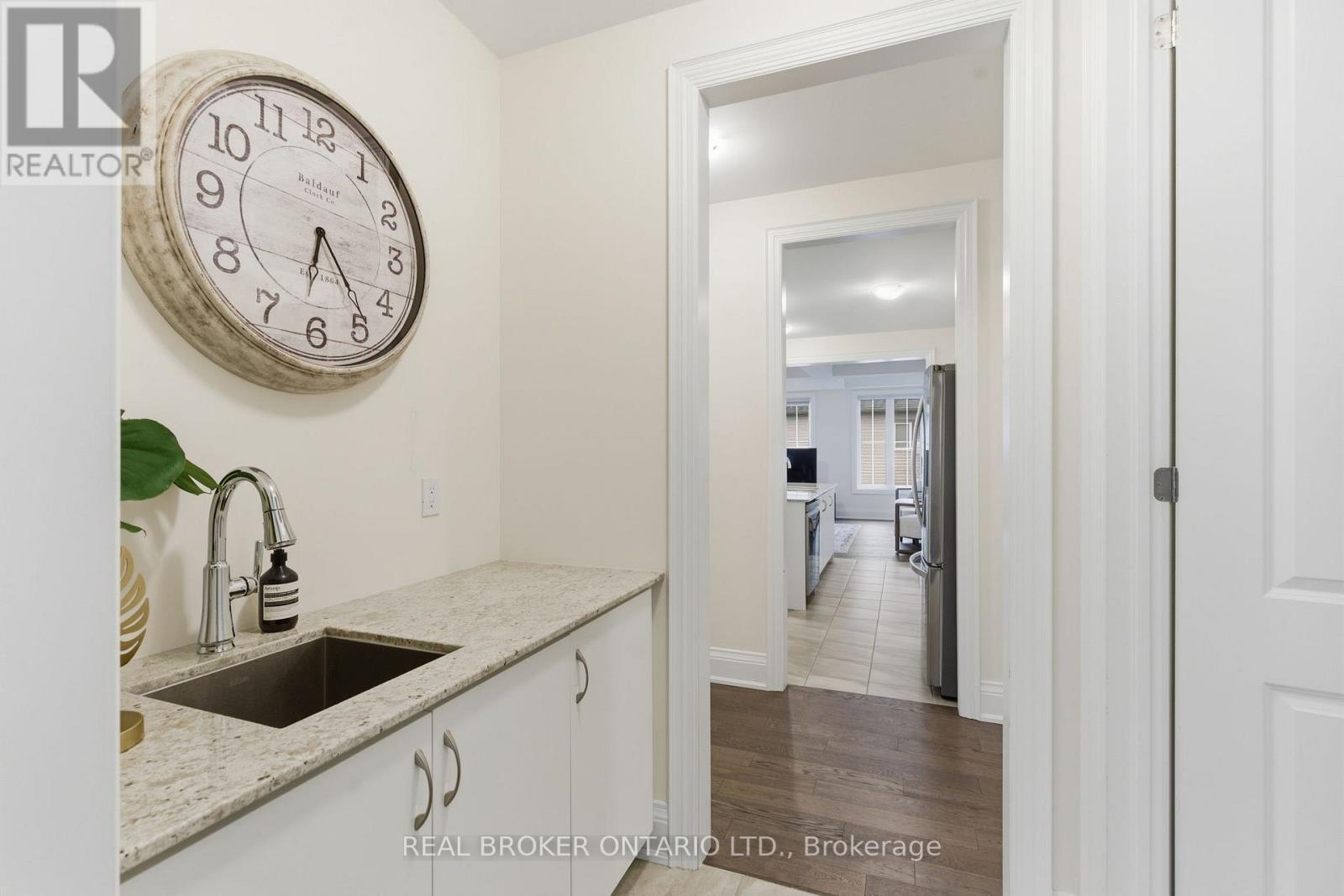 26 Autumn Frost Road, Otonabee-South Monaghan, ON - Indoor Photo Showing Kitchen