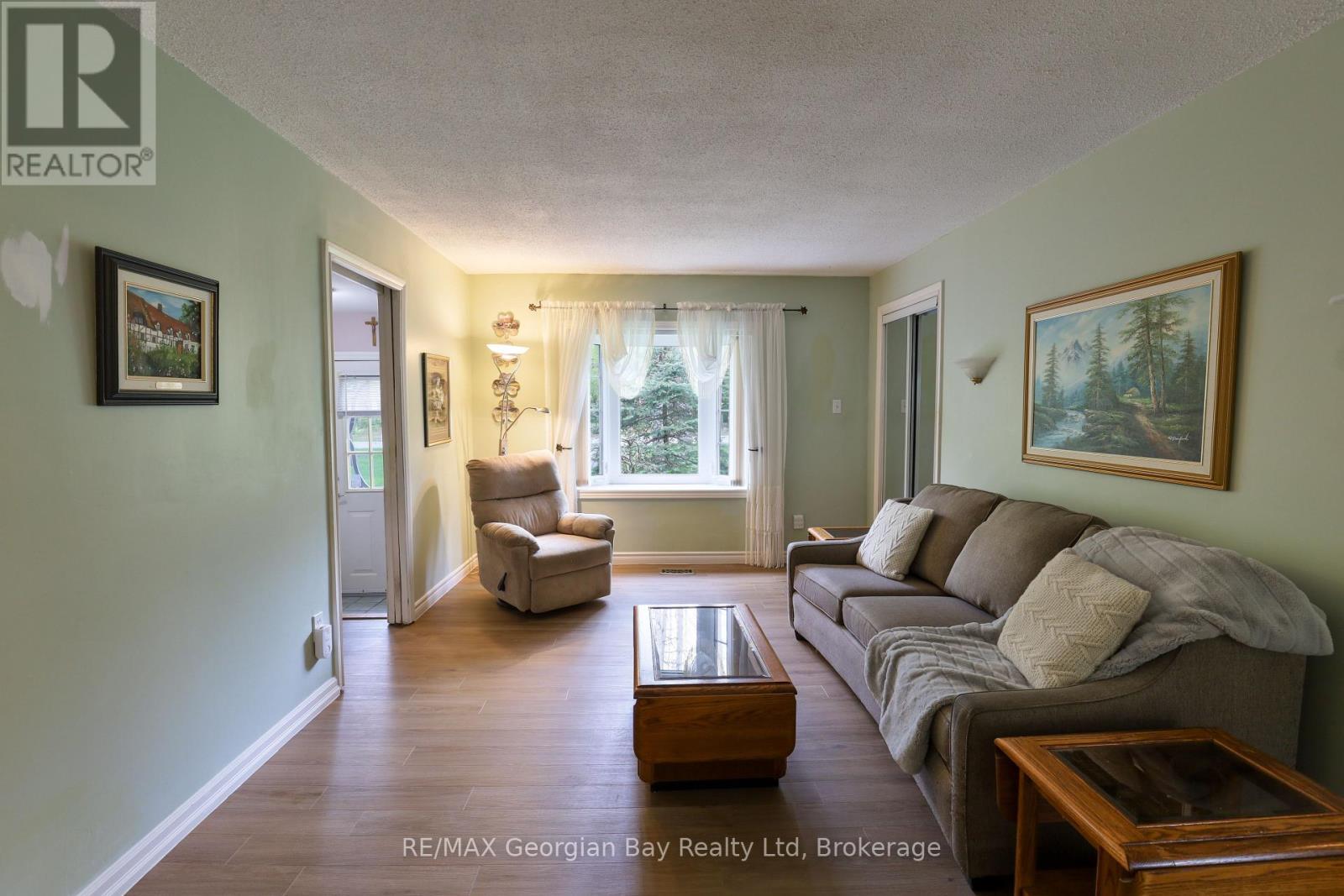 1 Lindale Avenue, Tiny, ON - Indoor Photo Showing Living Room