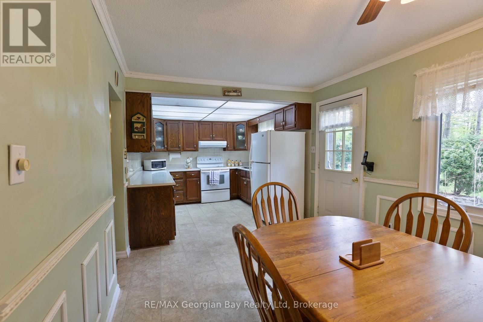 1 Lindale Avenue, Tiny, ON - Indoor Photo Showing Dining Room