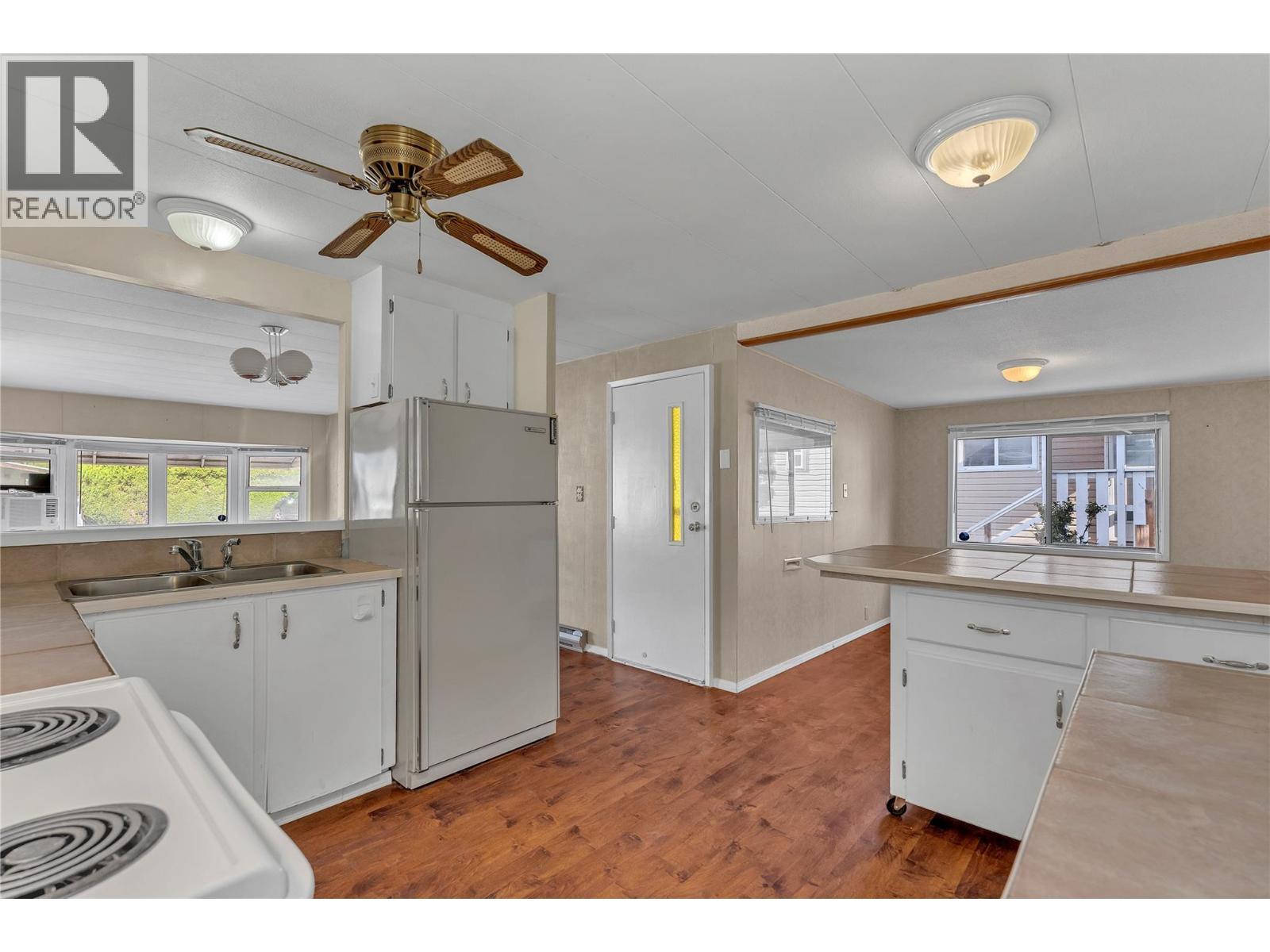 98 Okanagan Avenue E Unit# 101, Penticton, BC