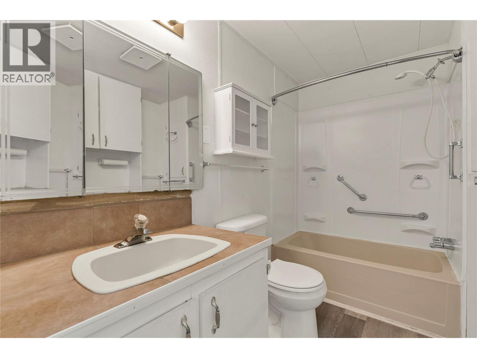 98 Okanagan Avenue E Unit# 101, Penticton, BC