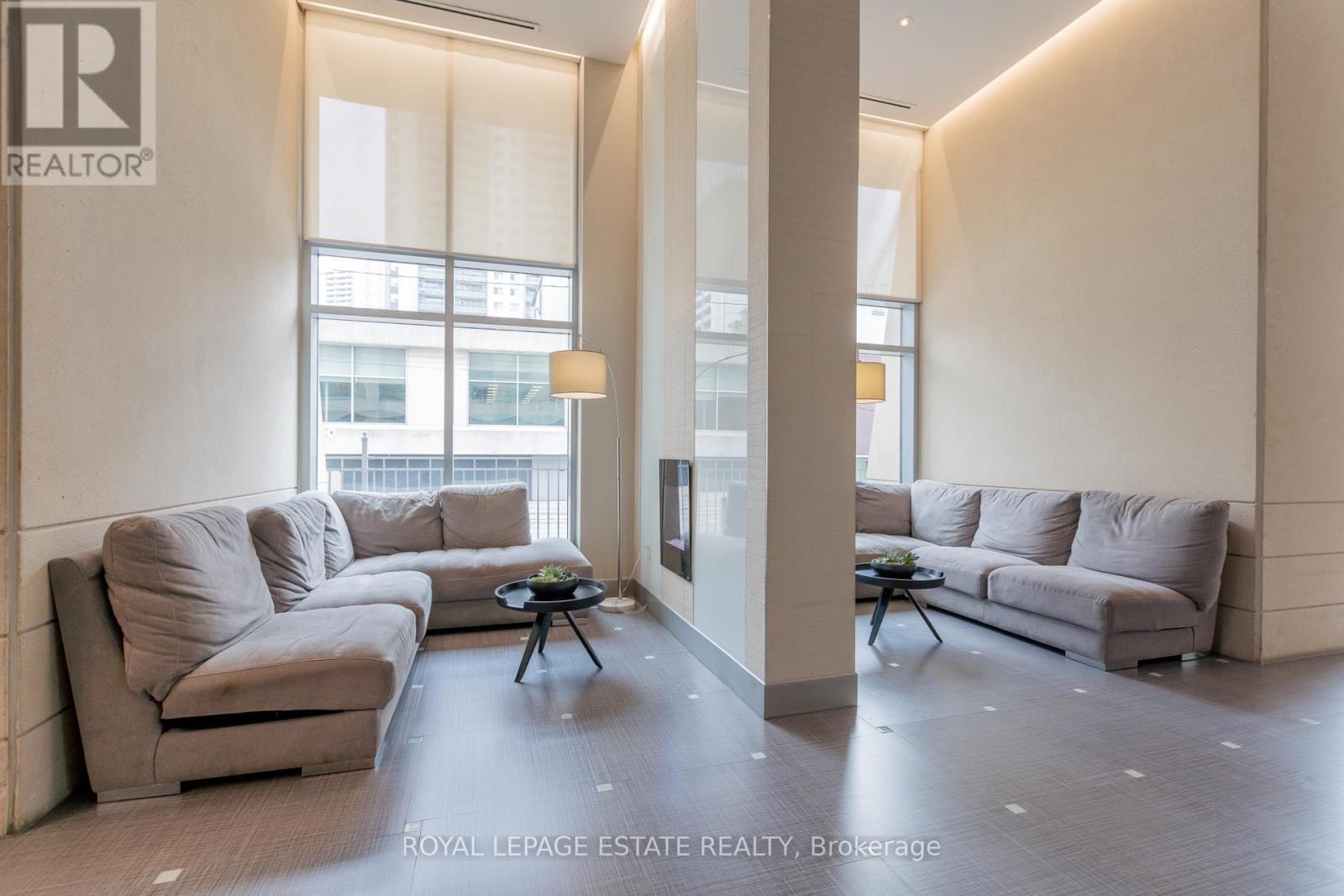 2603 - 500 Sherbourne Street, Toronto, ON - Indoor Photo Showing Living Room