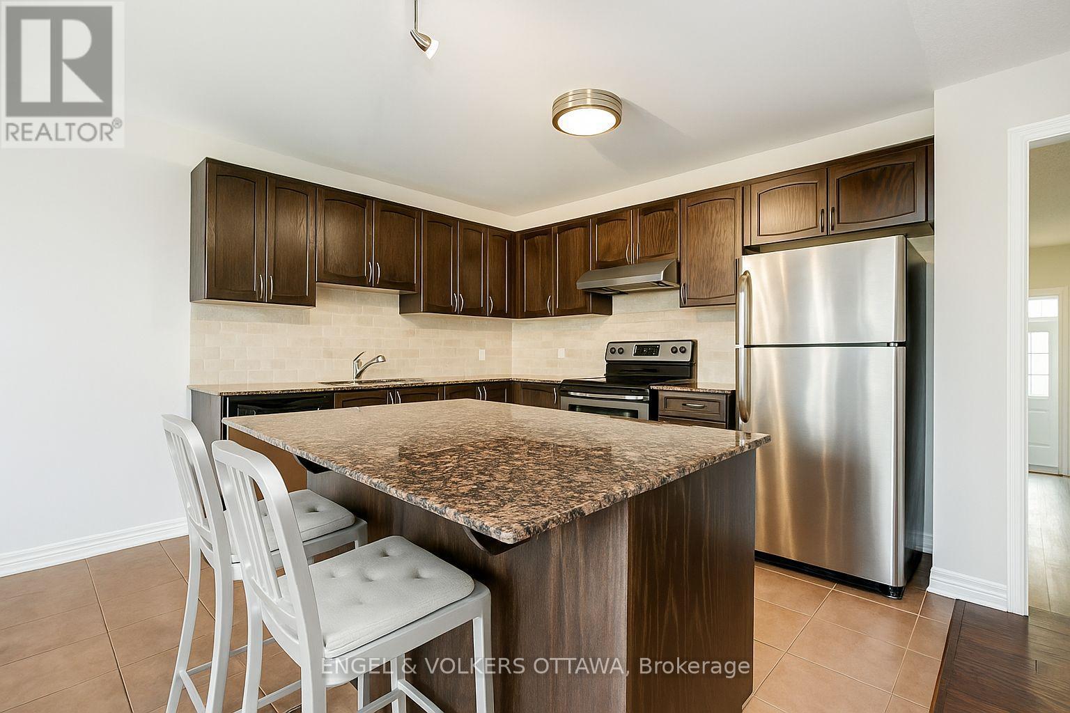 107 Santolina Street, Ottawa, ON - Indoor Photo Showing Kitchen With Stainless Steel Kitchen