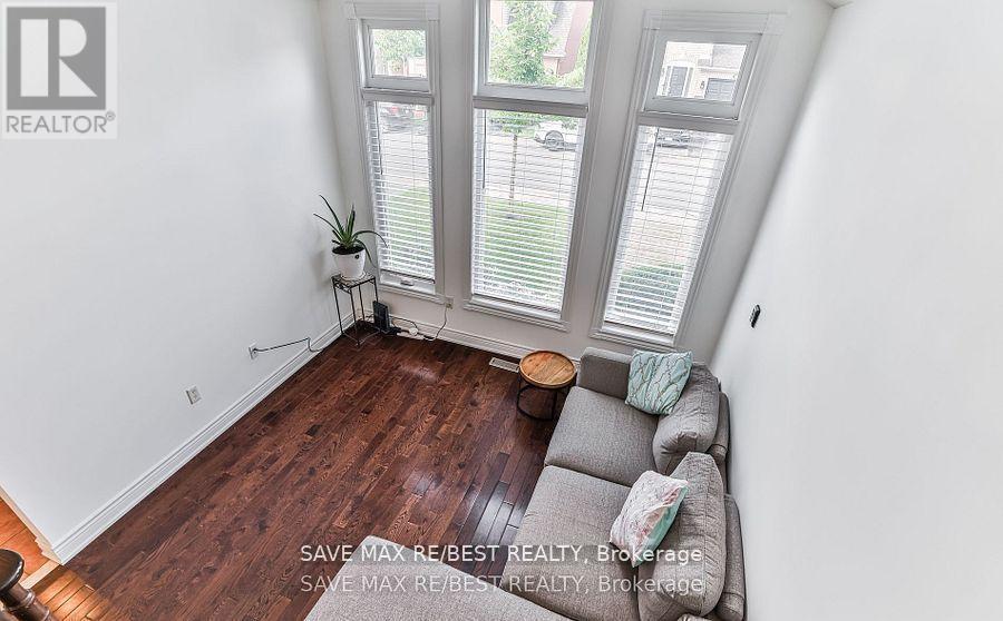 5141 Oakley Drive, Burlington, ON - Indoor Photo Showing Other Room