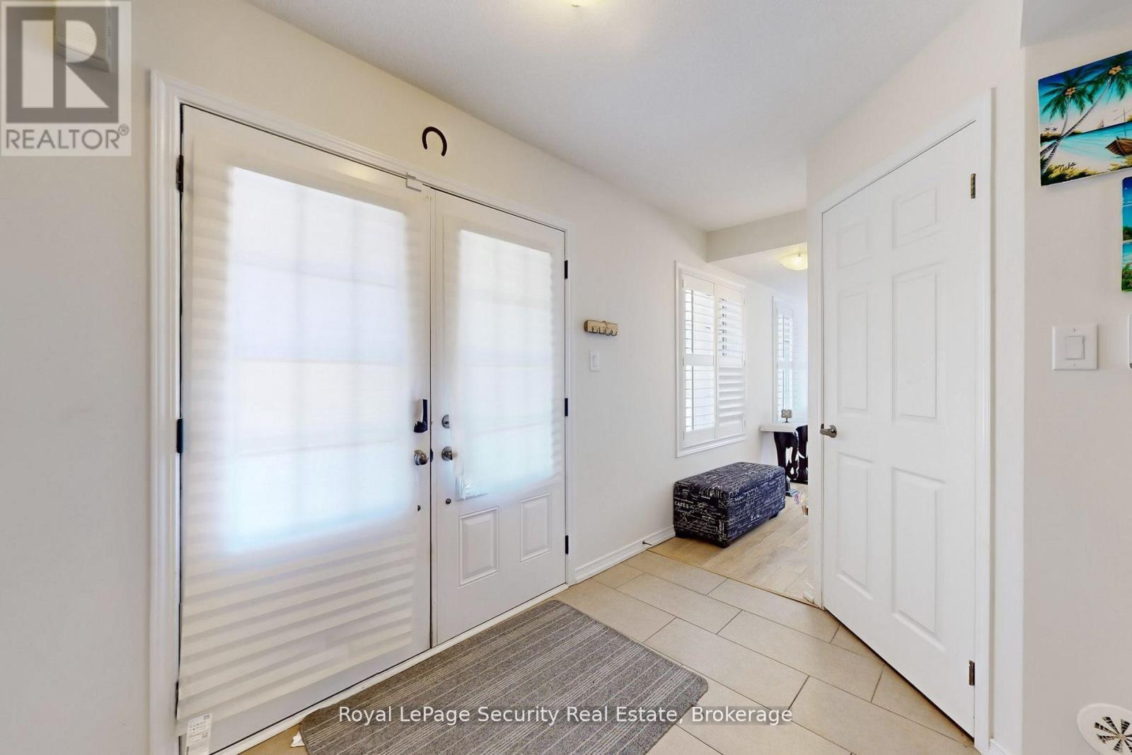 light filled foyer - 55 Golden Springs Drive, Brampton, ON - Indoor Photo Showing Other Room