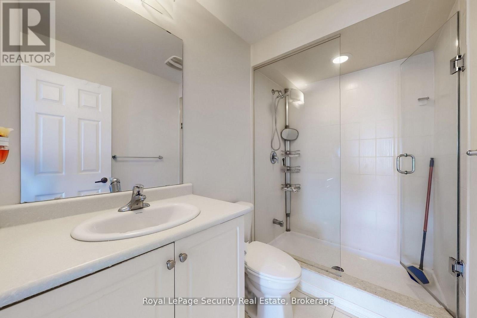 55 Golden Springs Drive, Brampton, ON - Indoor Photo Showing Bathroom