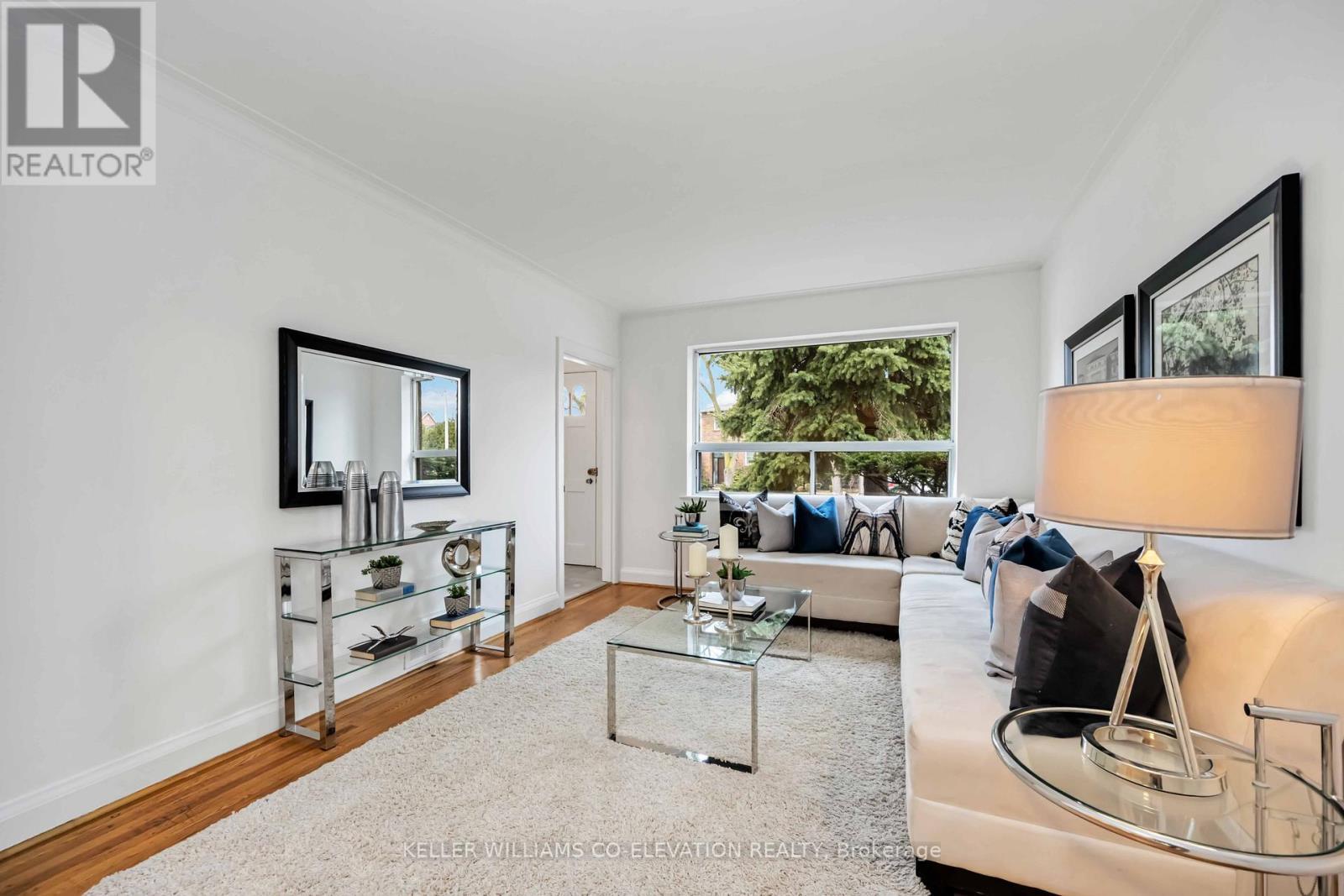 1001 Kipling Avenue, Toronto, ON - Indoor Photo Showing Living Room
