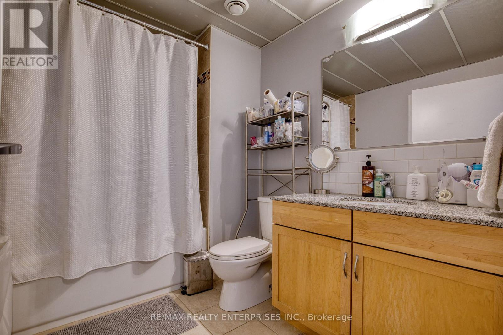 403 - 36 Regina Street N, Waterloo, ON - Indoor Photo Showing Bathroom