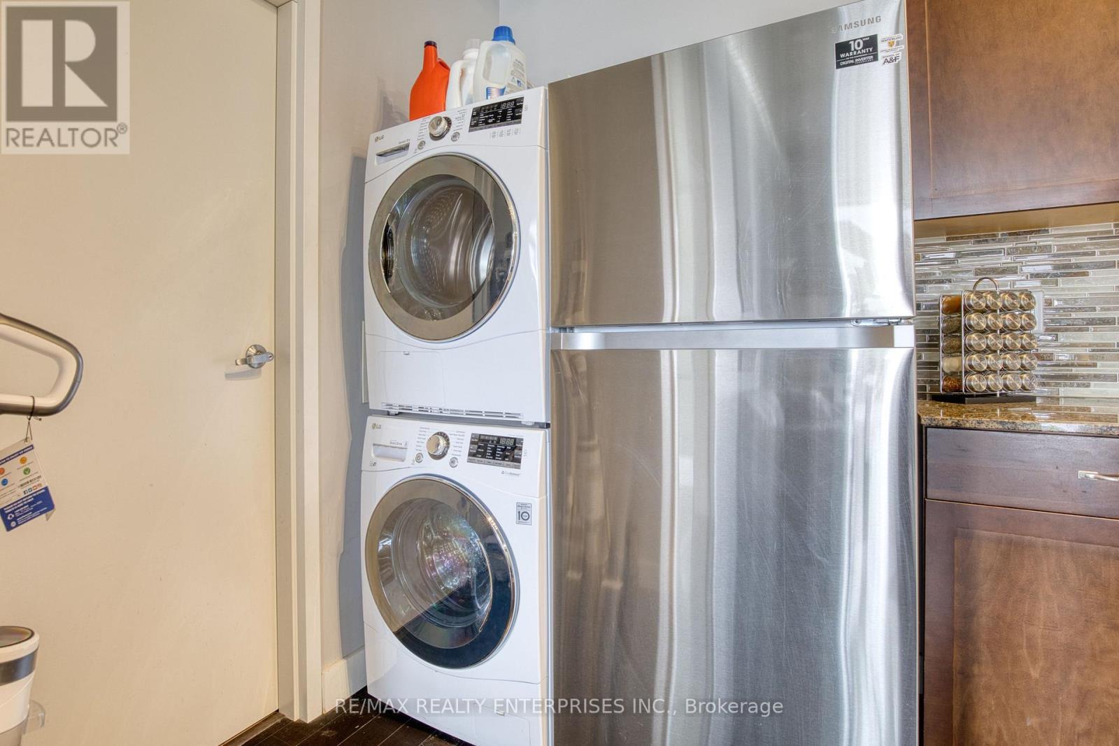 403 - 36 Regina Street N, Waterloo, ON - Indoor Photo Showing Laundry Room