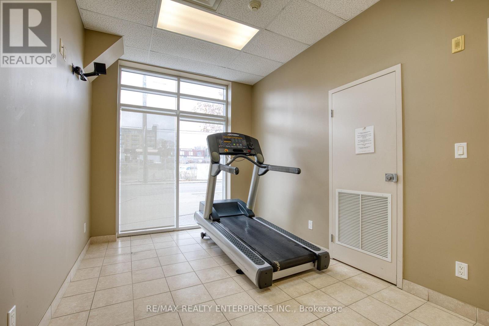403 - 36 Regina Street N, Waterloo, ON - Indoor Photo Showing Gym Room