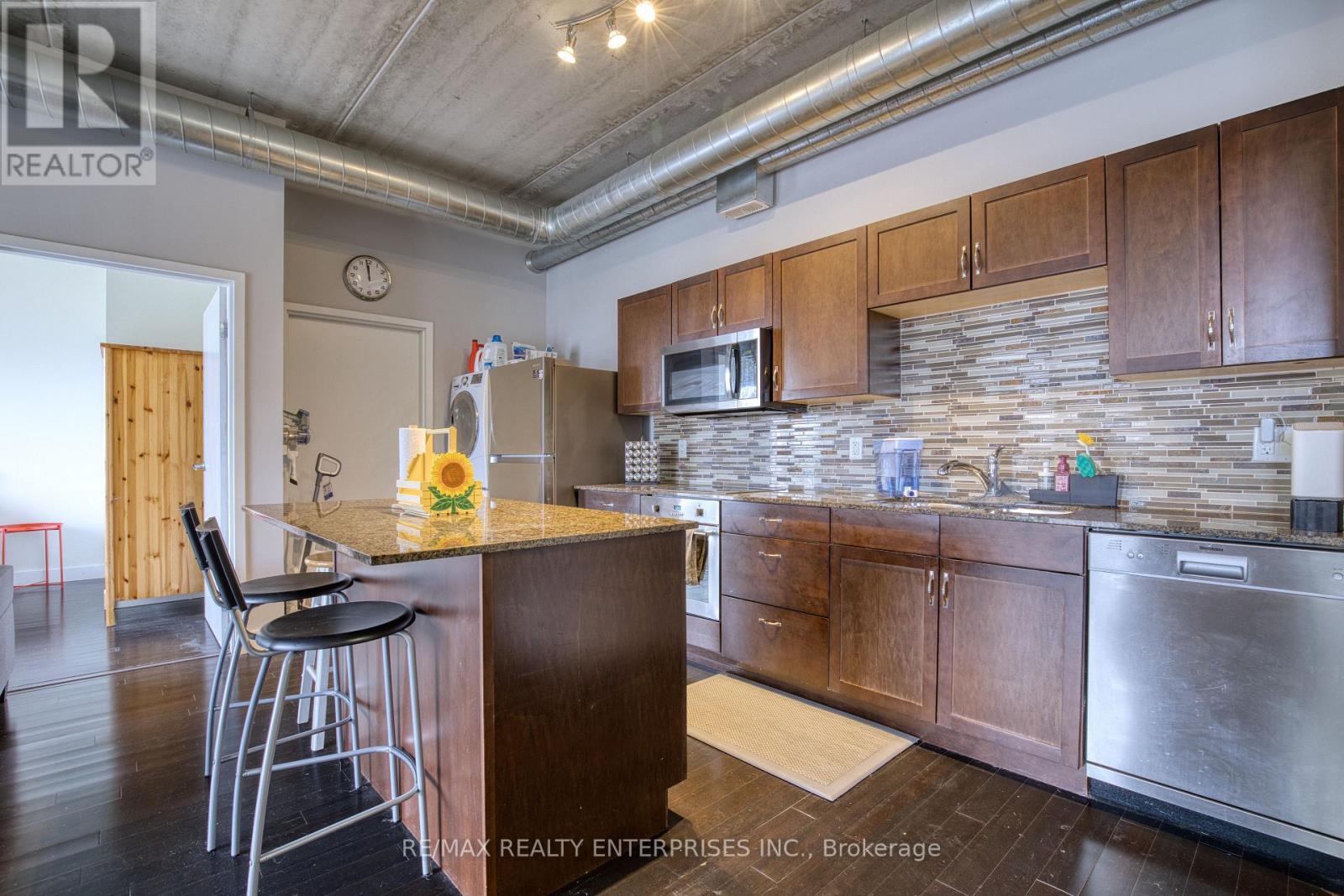 403 - 36 Regina Street N, Waterloo, ON - Indoor Photo Showing Kitchen
