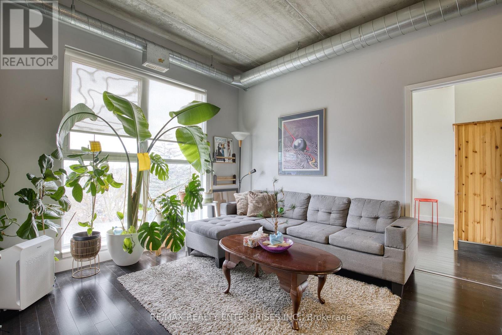403 - 36 Regina Street N, Waterloo, ON - Indoor Photo Showing Living Room