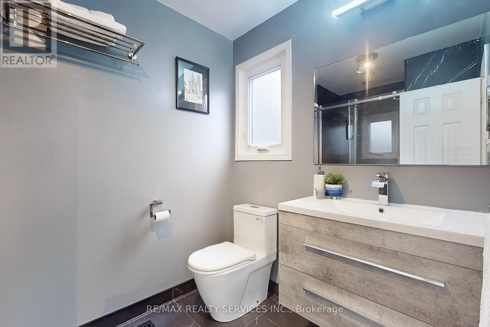 1924 Balsam Avenue, Mississauga, ON - Indoor Photo Showing Bathroom