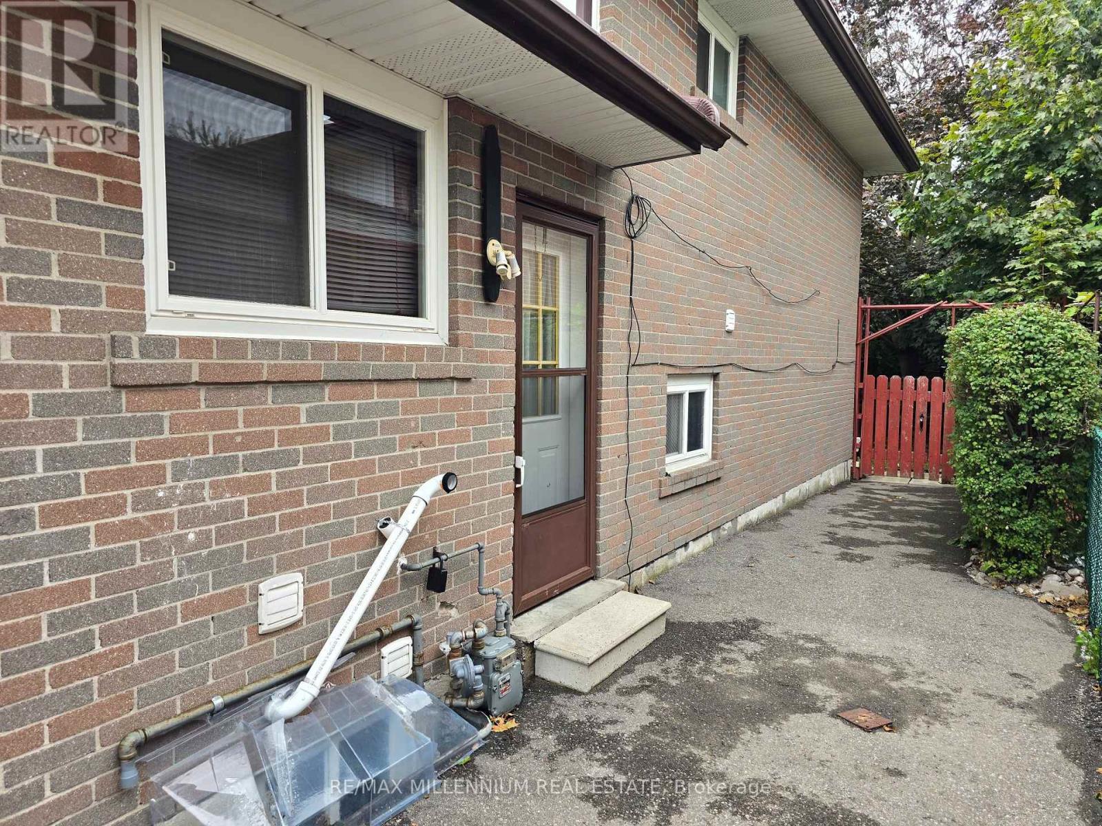 Bsmt - 144 Clarence Street, Brampton, ON - Outdoor With Exterior