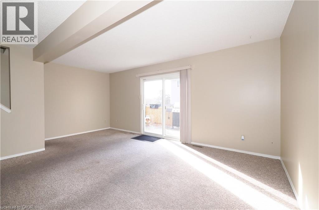 255 Northlake Drive Unit# 27, Waterloo, ON - Indoor Photo Showing Other Room