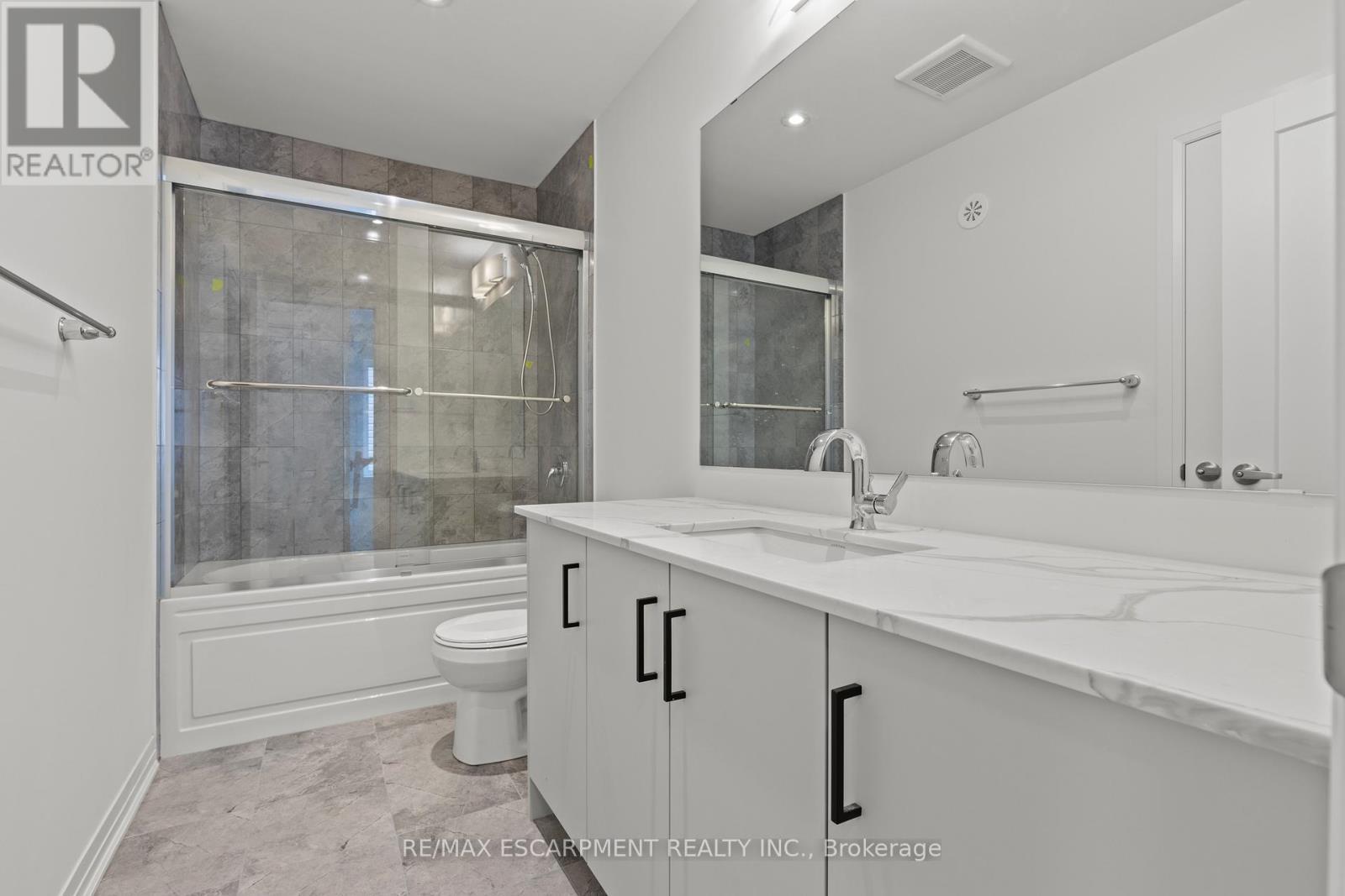 62 Pogie Drive, Welland, ON - Indoor Photo Showing Bathroom