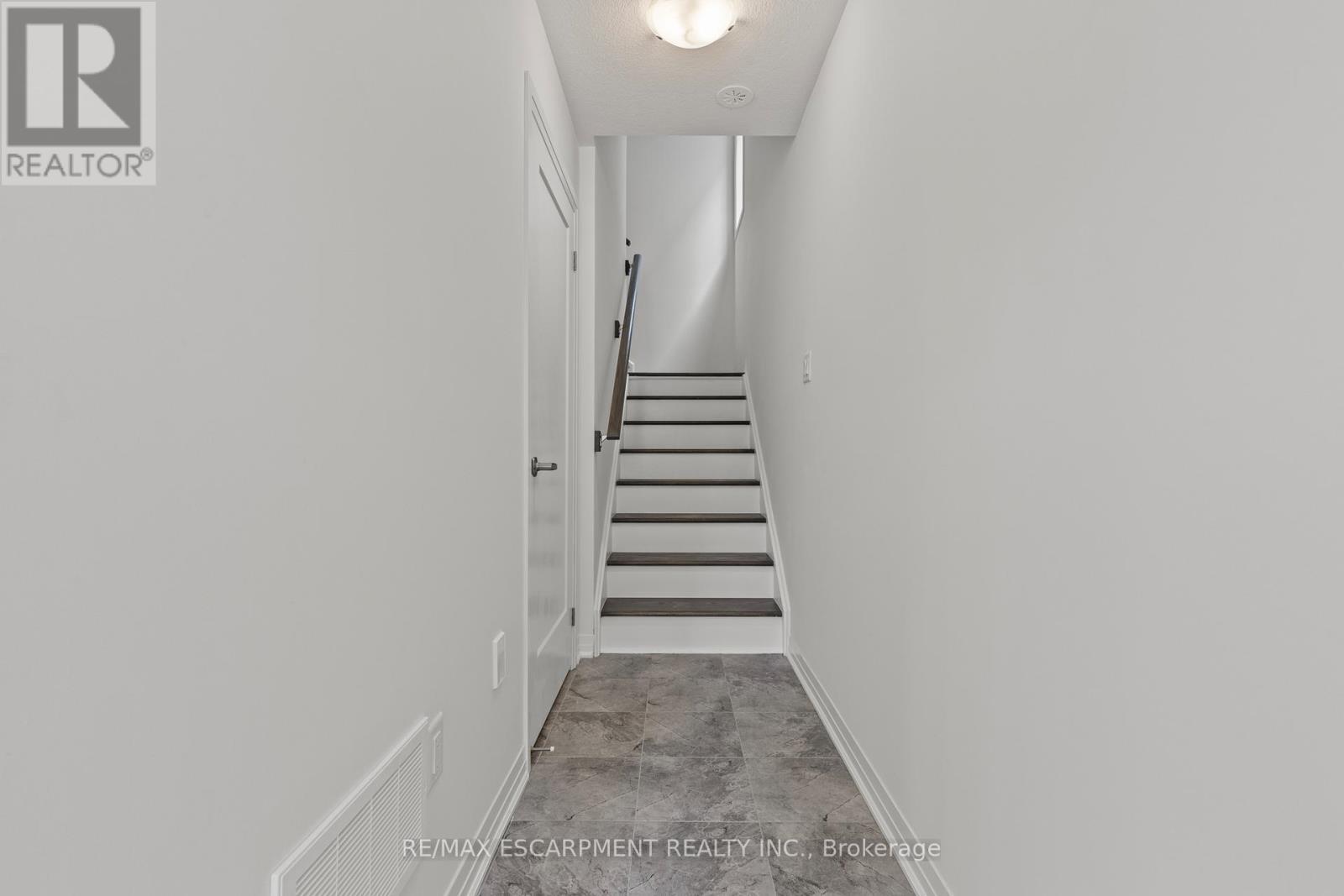 62 Pogie Drive, Welland, ON - Indoor Photo Showing Other Room