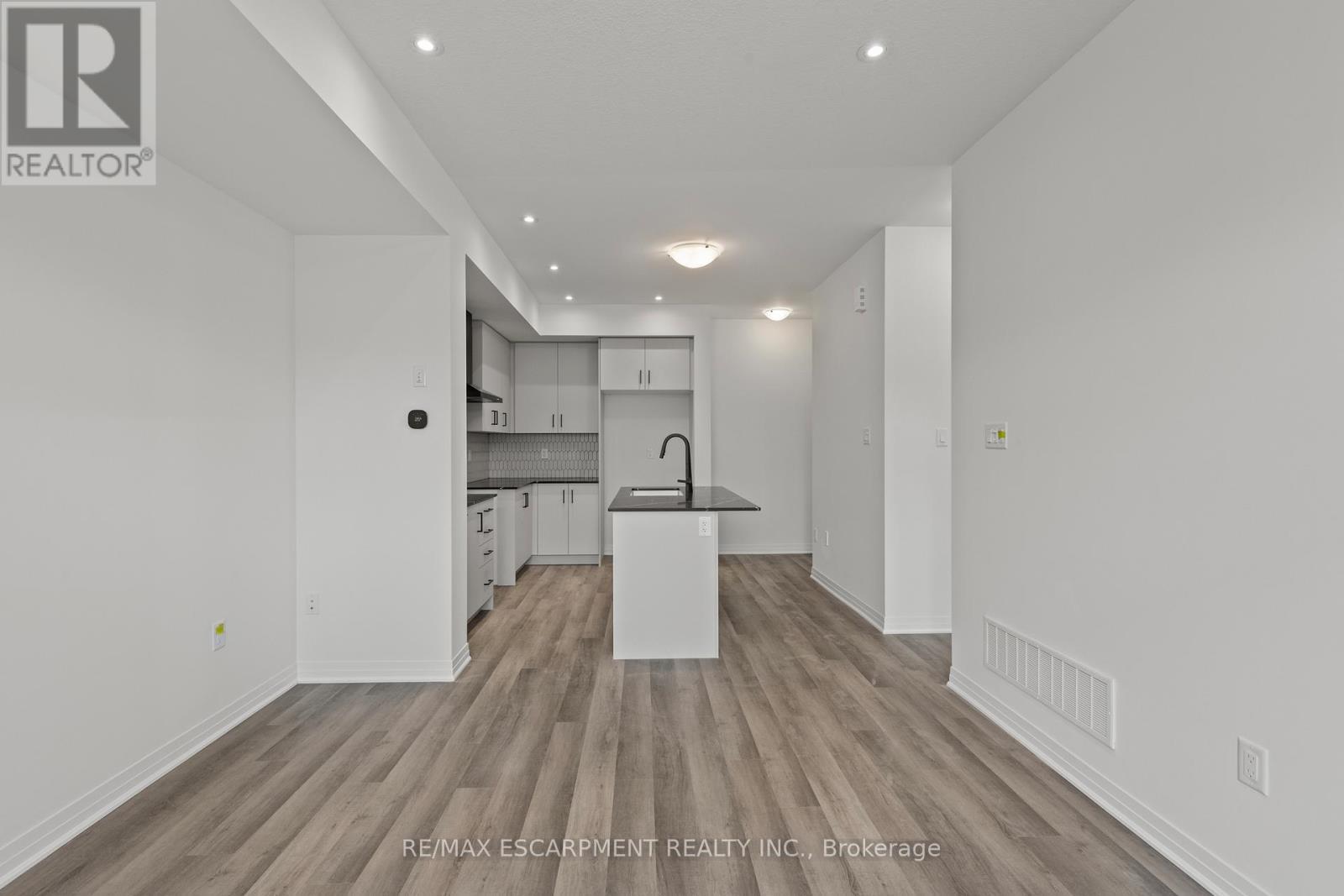 62 Pogie Drive, Welland, ON - Indoor