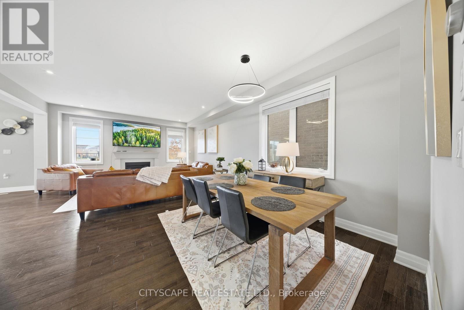 28 Celano Drive, Hamilton, ON - Indoor Photo Showing Dining Room