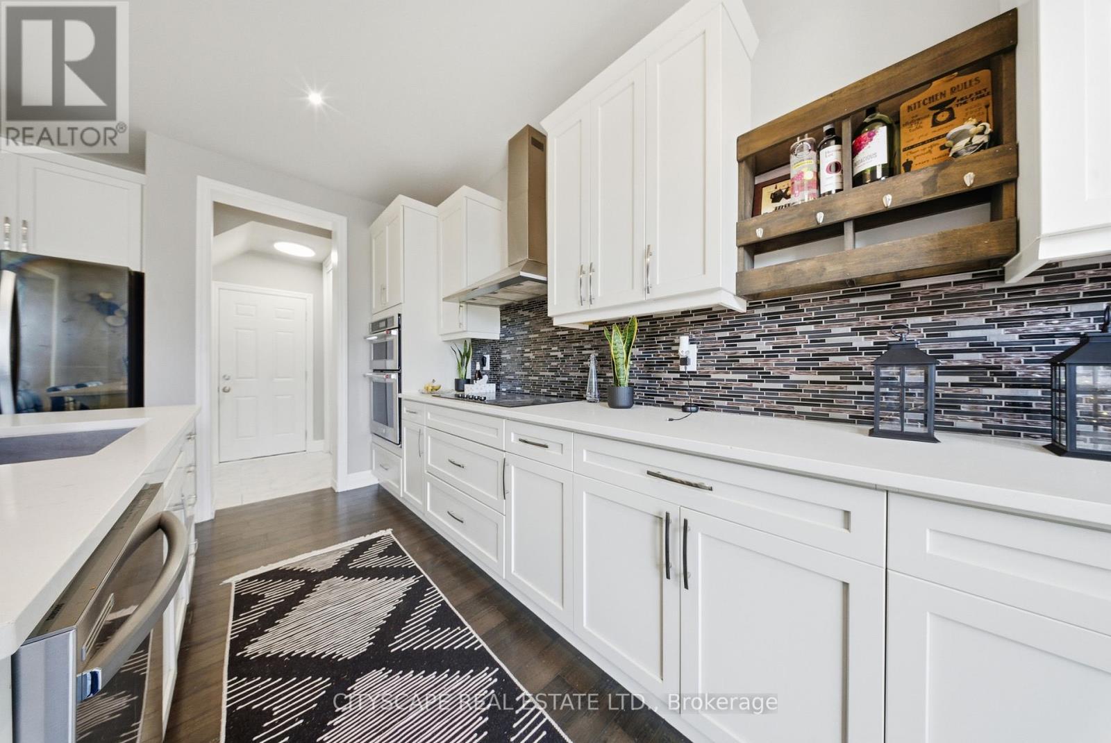 28 Celano Drive, Hamilton, ON - Indoor Photo Showing Kitchen