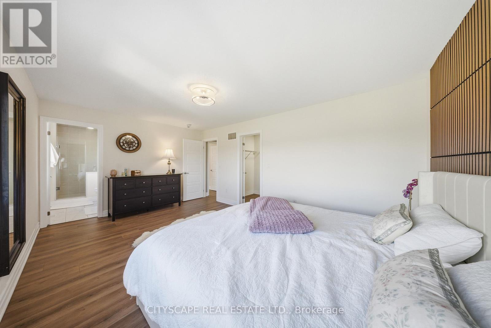 28 Celano Drive, Hamilton, ON - Indoor Photo Showing Bedroom