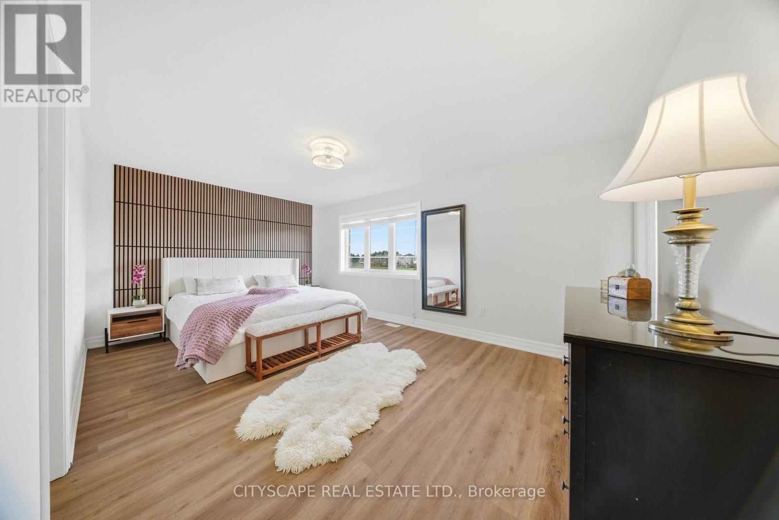 28 Celano Drive, Hamilton, ON - Indoor Photo Showing Bedroom
