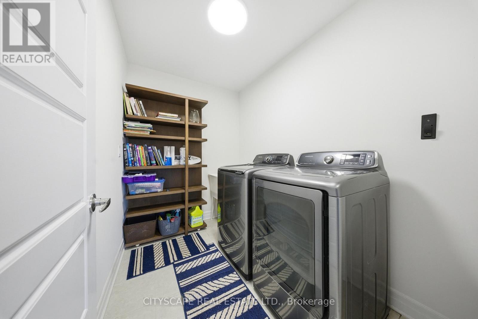 28 Celano Drive, Hamilton, ON - Indoor Photo Showing Laundry Room