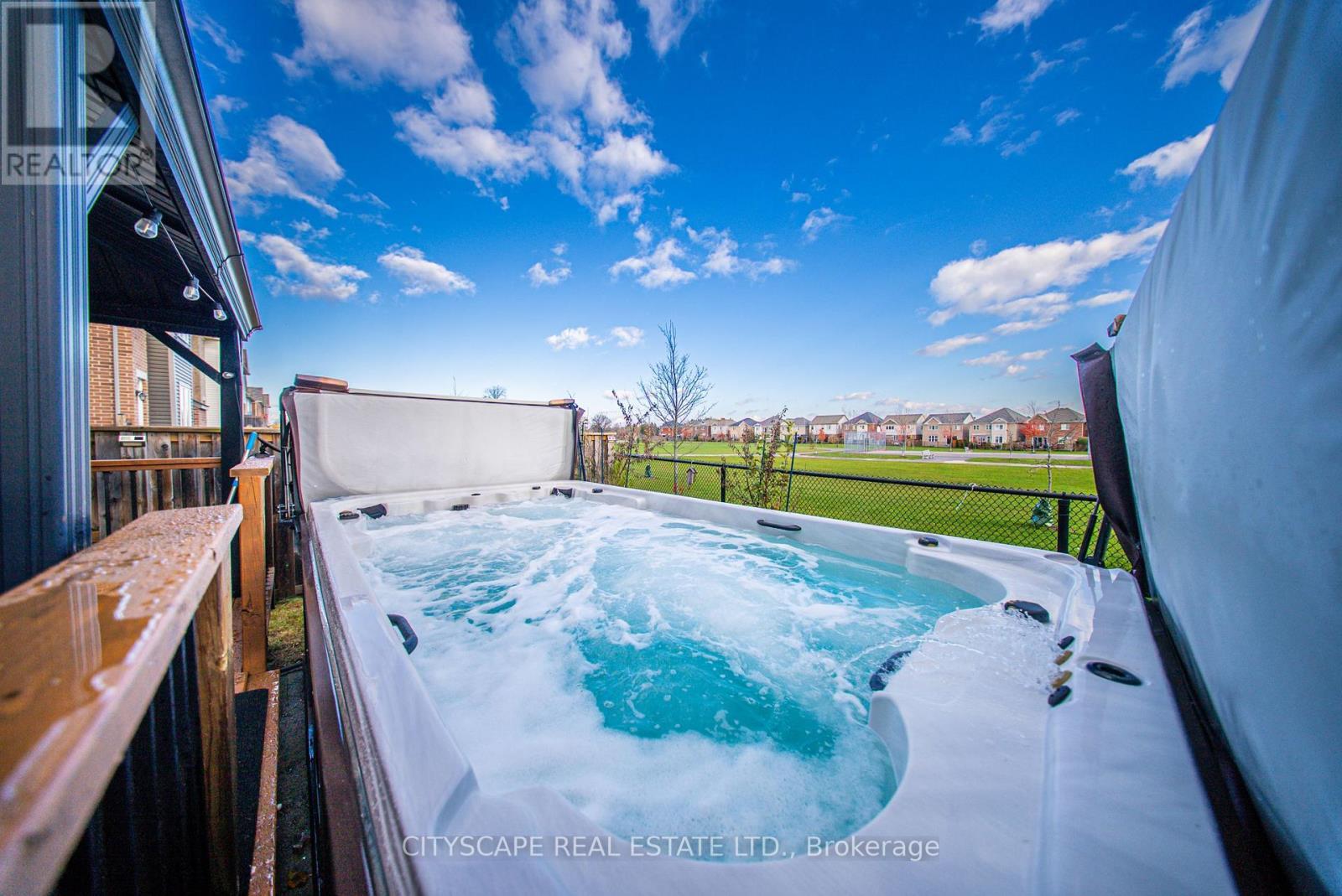 28 Celano Drive, Hamilton, ON - Outdoor