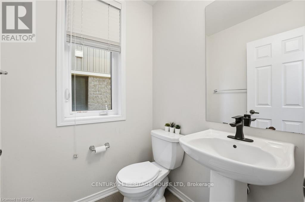 29 Arnold Marshall Boulevard, Haldimand, ON - Indoor Photo Showing Bathroom
