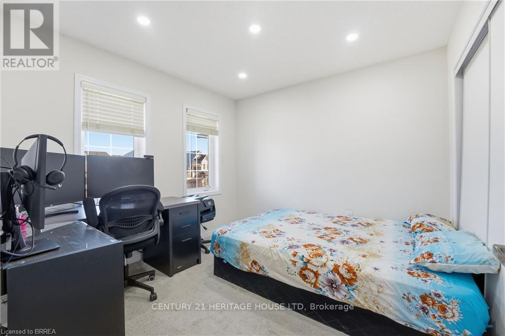 29 Arnold Marshall Boulevard, Haldimand, ON - Indoor Photo Showing Bedroom
