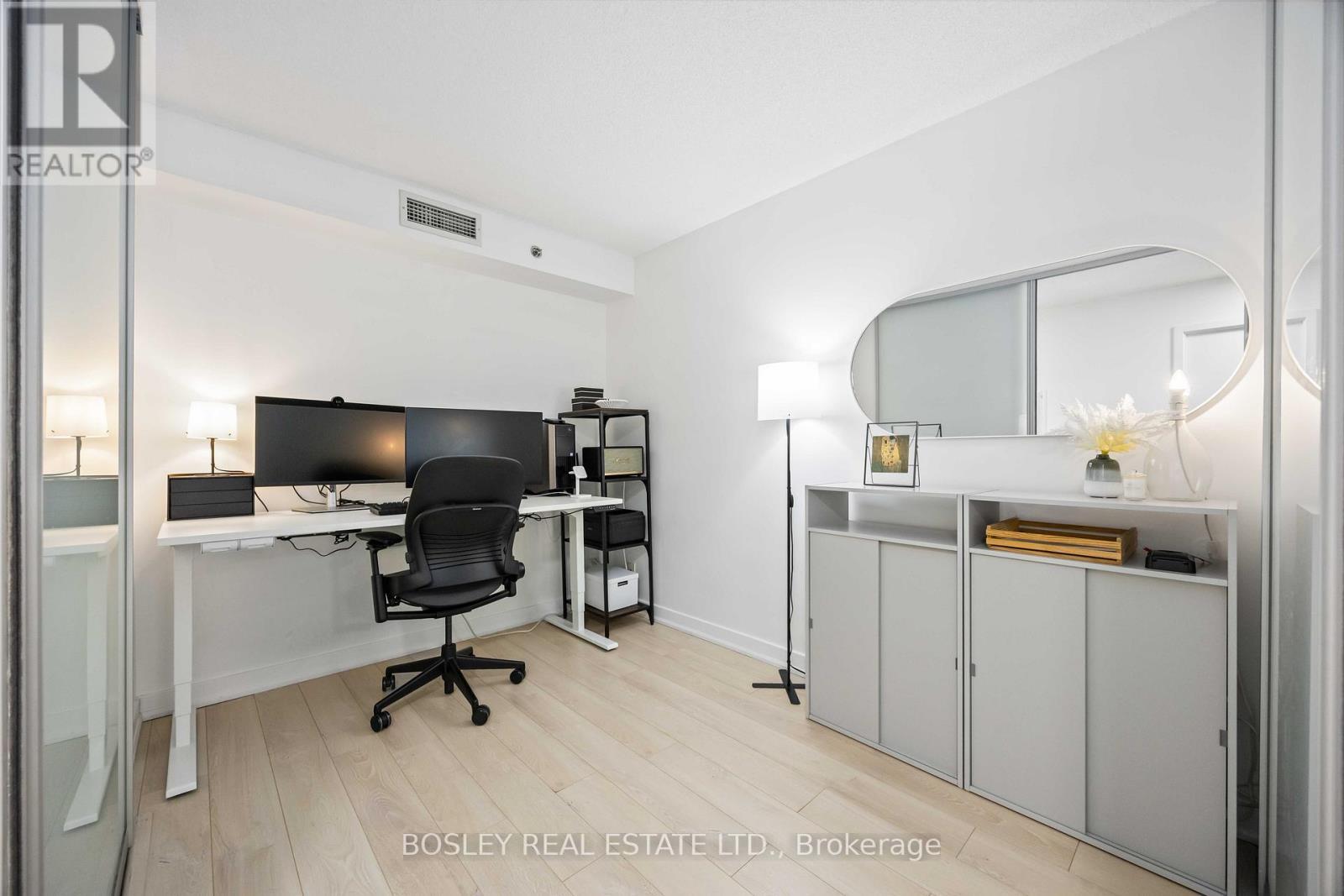 512 - 21 Nelson Street, Toronto, ON - Indoor