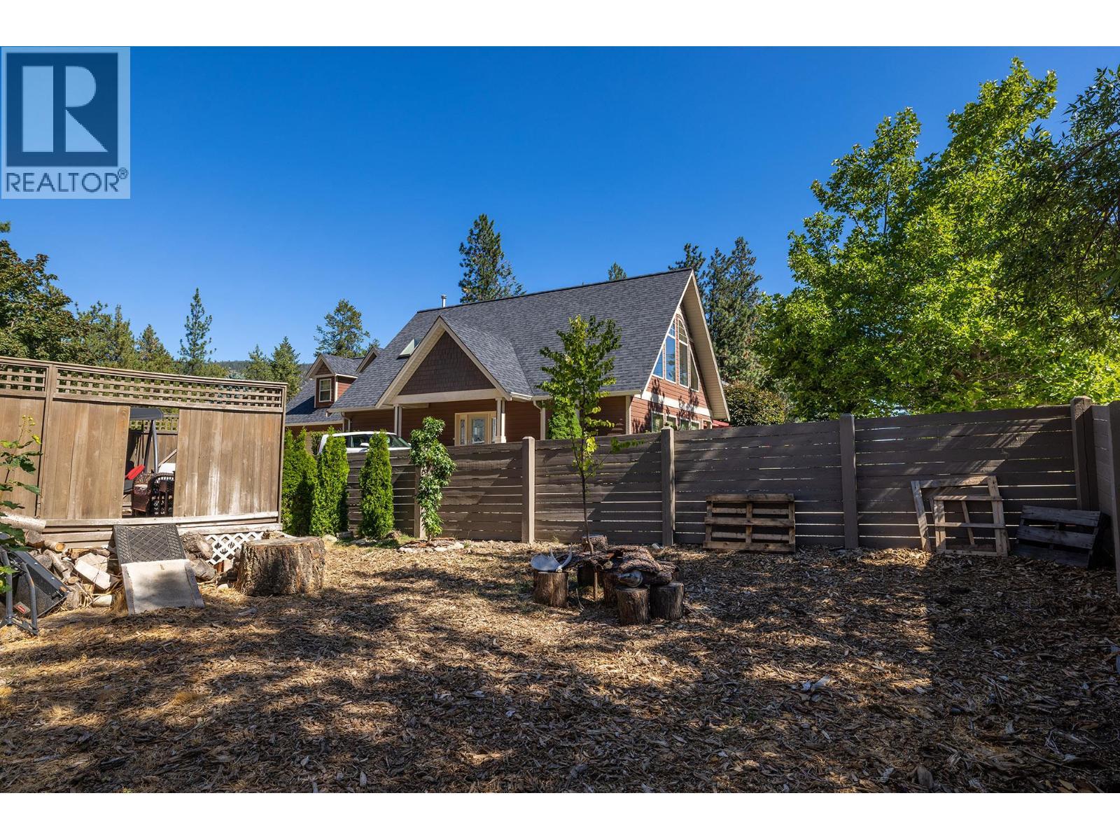 4210 6Th Avenue, Peachland, BC - Outdoor