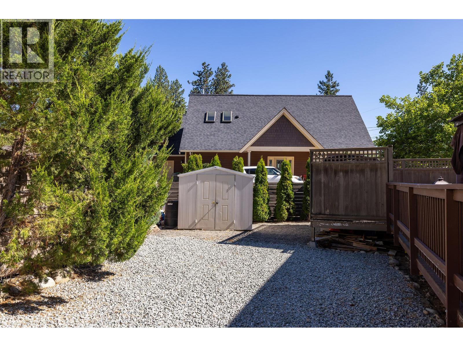 4210 6Th Avenue, Peachland, BC - Outdoor