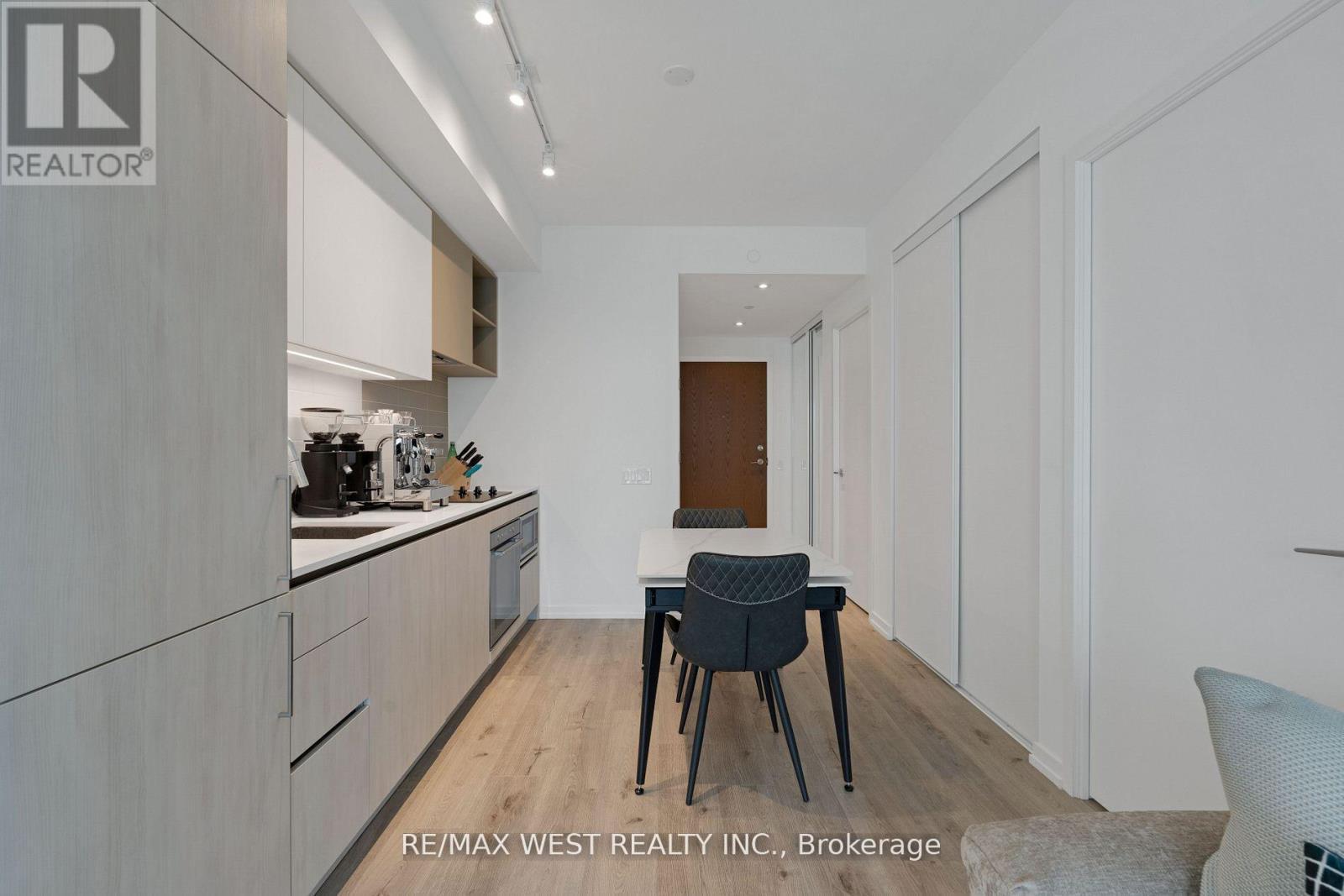 2203 - 7890 Jane Street, Vaughan, ON - Indoor