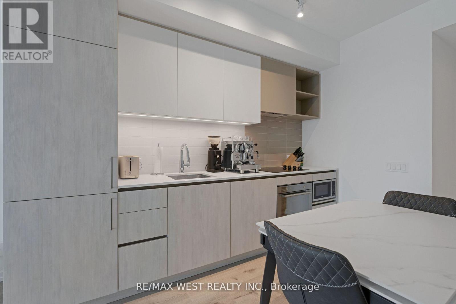 2203 - 7890 Jane Street, Vaughan, ON - Indoor Photo Showing Kitchen