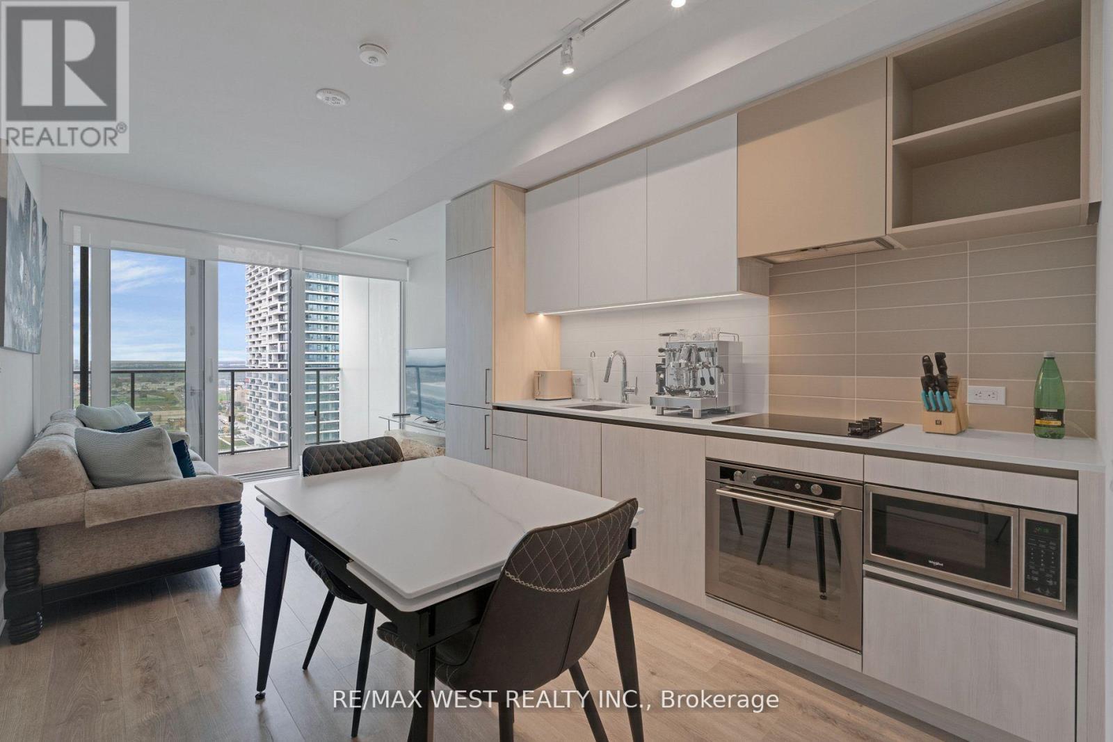 2203 - 7890 Jane Street, Vaughan, ON - Indoor