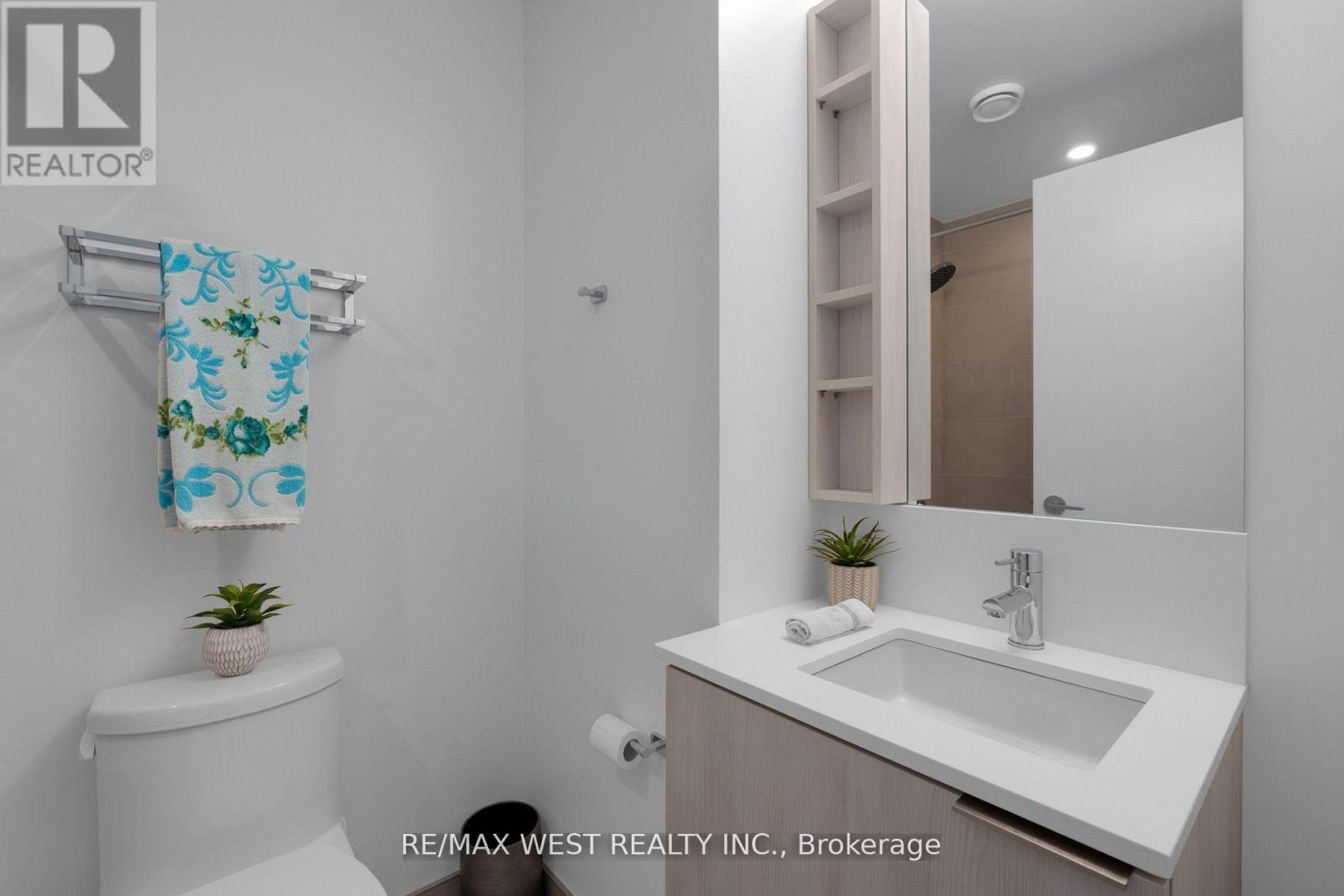 2203 - 7890 Jane Street, Vaughan, ON - Indoor Photo Showing Bathroom