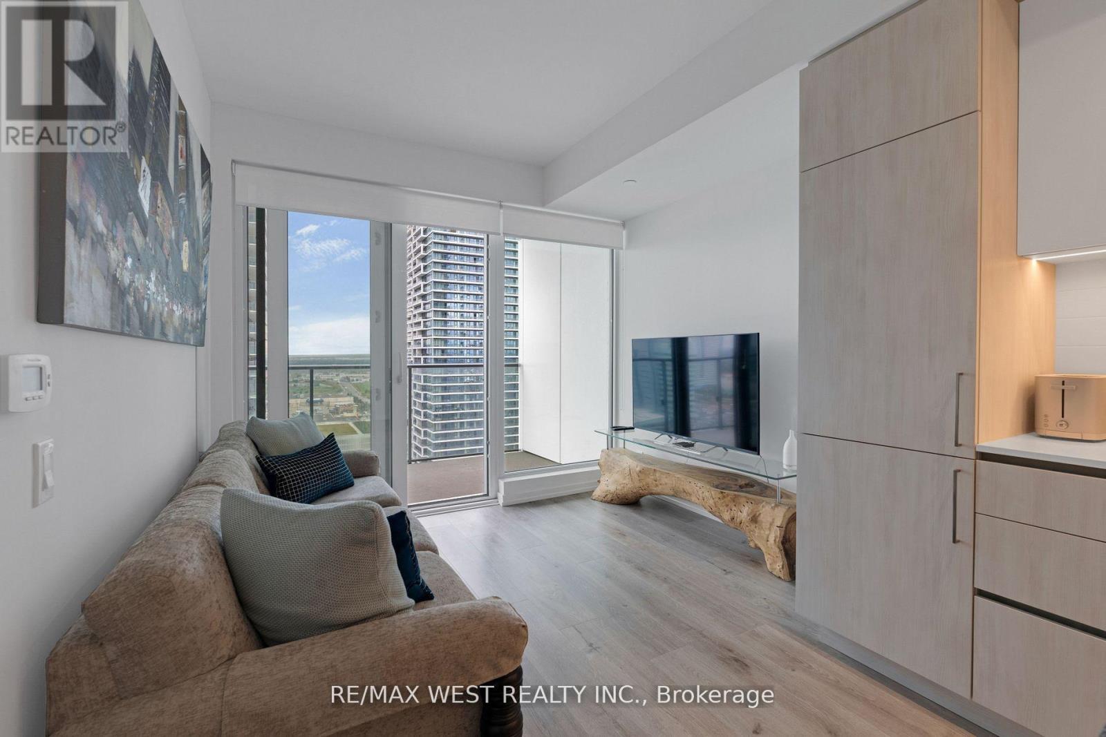 2203 - 7890 Jane Street, Vaughan, ON - Indoor Photo Showing Other Room