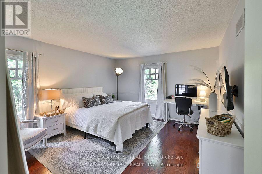 3555 Kingbird Court, Mississauga, ON - Indoor Photo Showing Bedroom