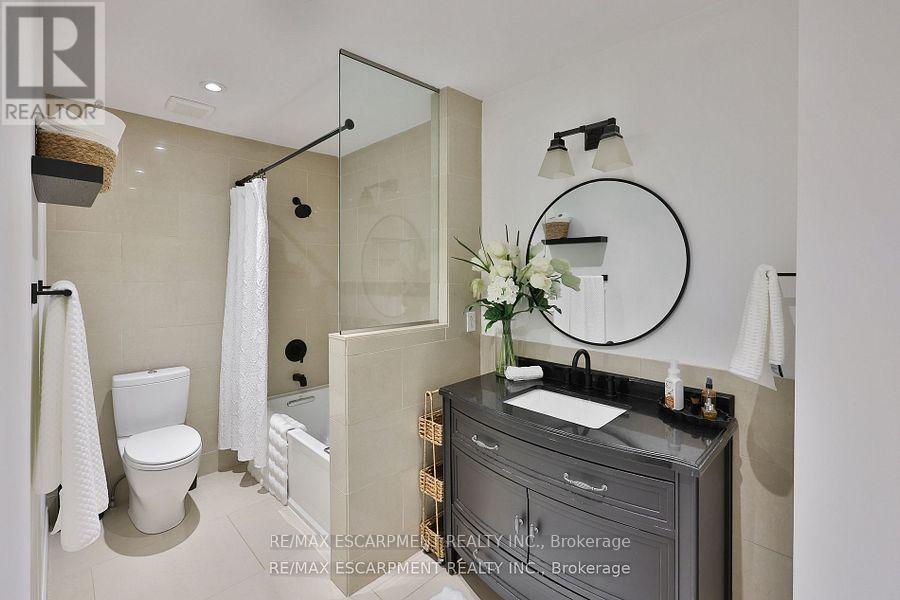 3555 Kingbird Court, Mississauga, ON - Indoor Photo Showing Bathroom