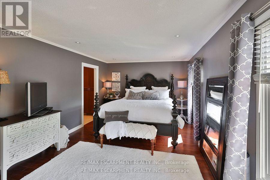 3555 Kingbird Court, Mississauga, ON - Indoor Photo Showing Bedroom