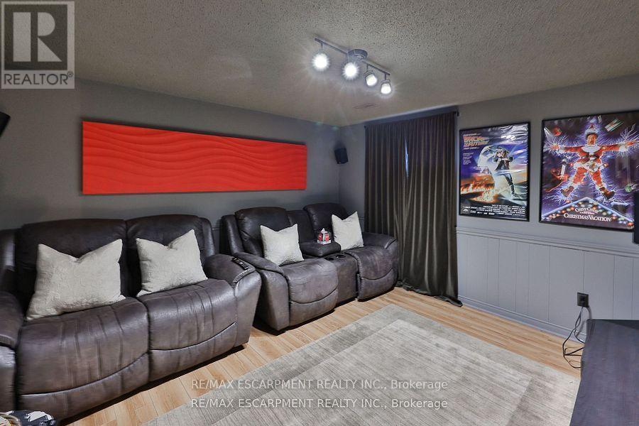 3555 Kingbird Court, Mississauga, ON - Indoor Photo Showing Living Room