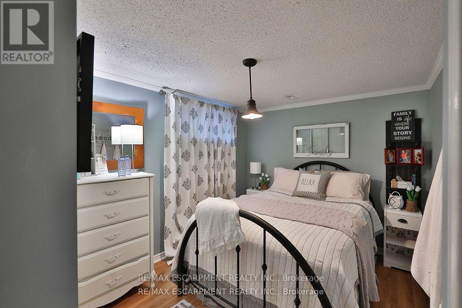 3555 Kingbird Court, Mississauga, ON - Indoor Photo Showing Bedroom