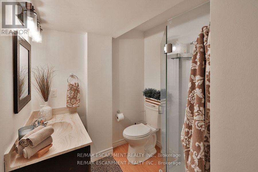 3555 Kingbird Court, Mississauga, ON - Indoor Photo Showing Bathroom